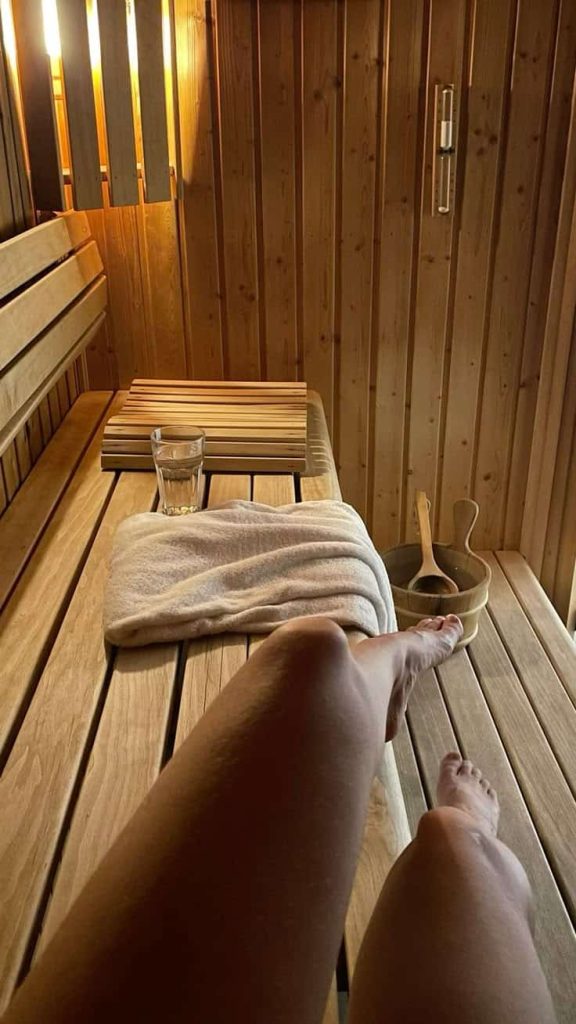 WHAT TO WEAR in sauna steam room