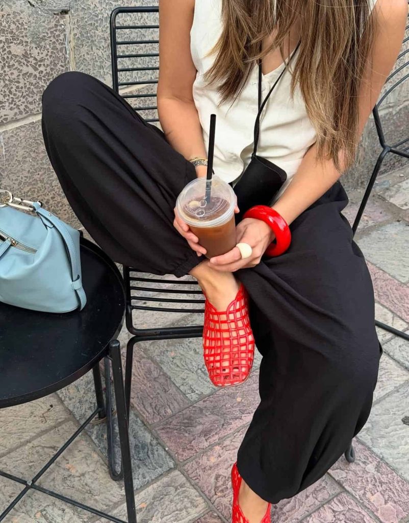 jelly shoes outfit ideas