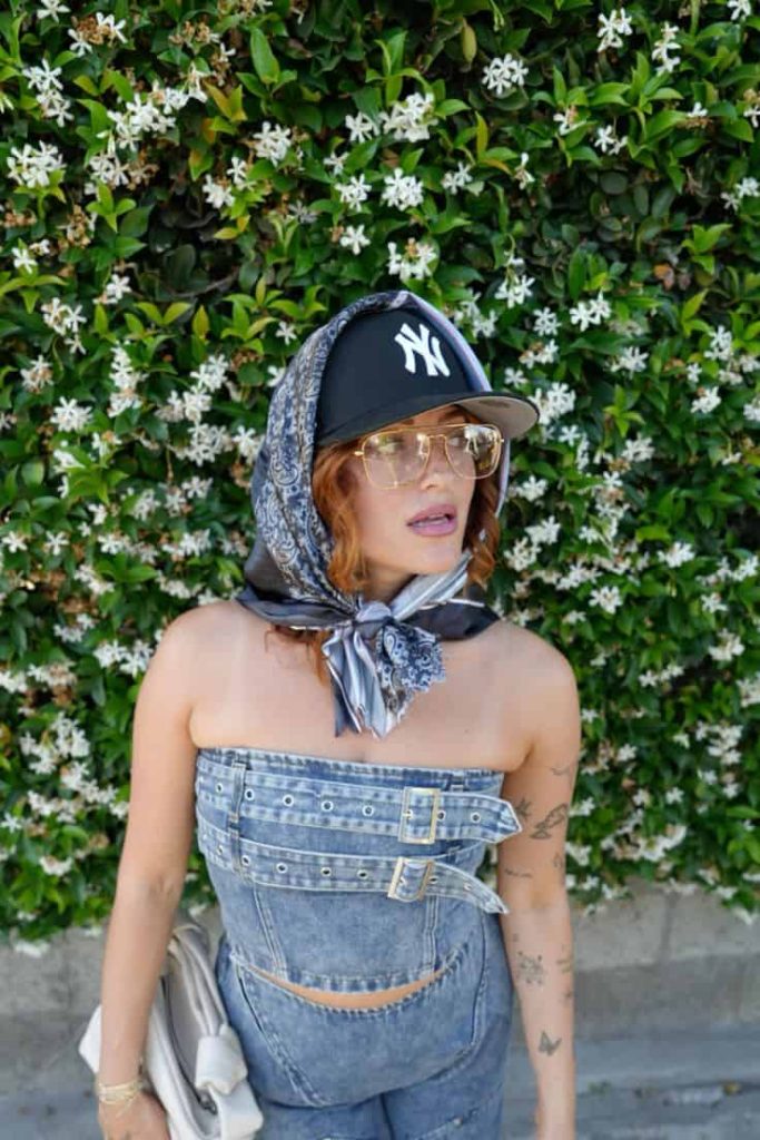 How to wear a trucker hat girl