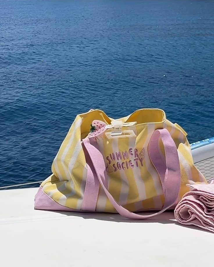 Tote Bag Retro surf party outfit ideas